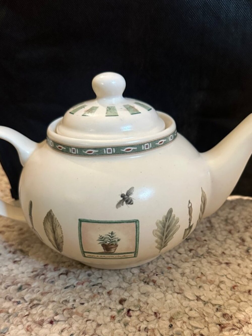 Pfaltzgraff Portfolio 'Naturewood Herb Garden' 4 Cup Teapot with Lid